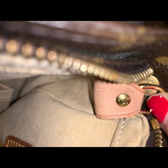 Authentic Louis Vuitton Looping GM - Picture 8 of 8